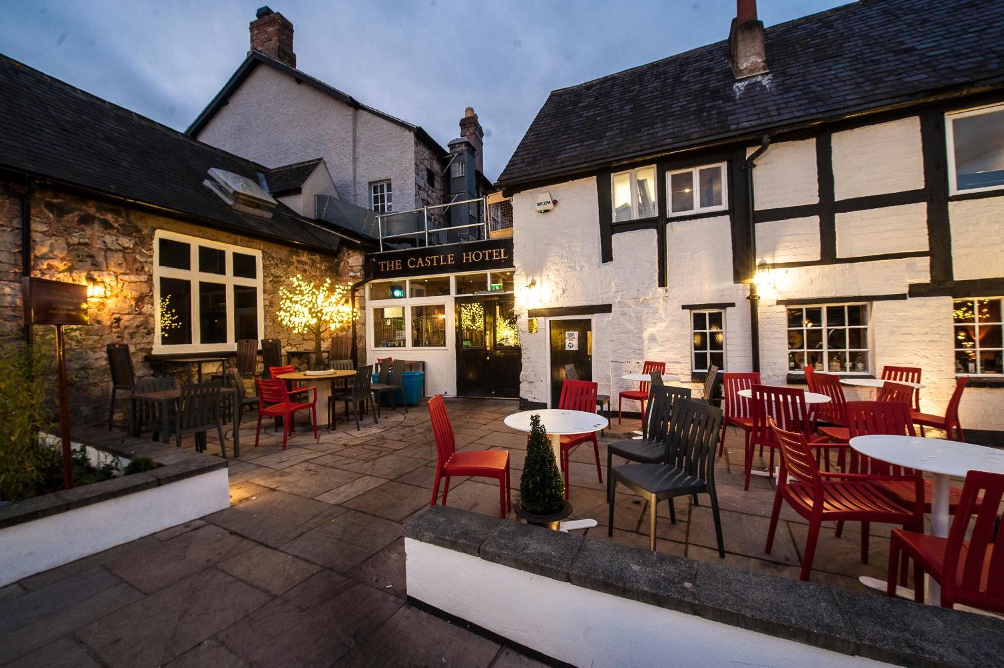 The Castle Hotel Wetherspoon Ruthin Exterior foto
