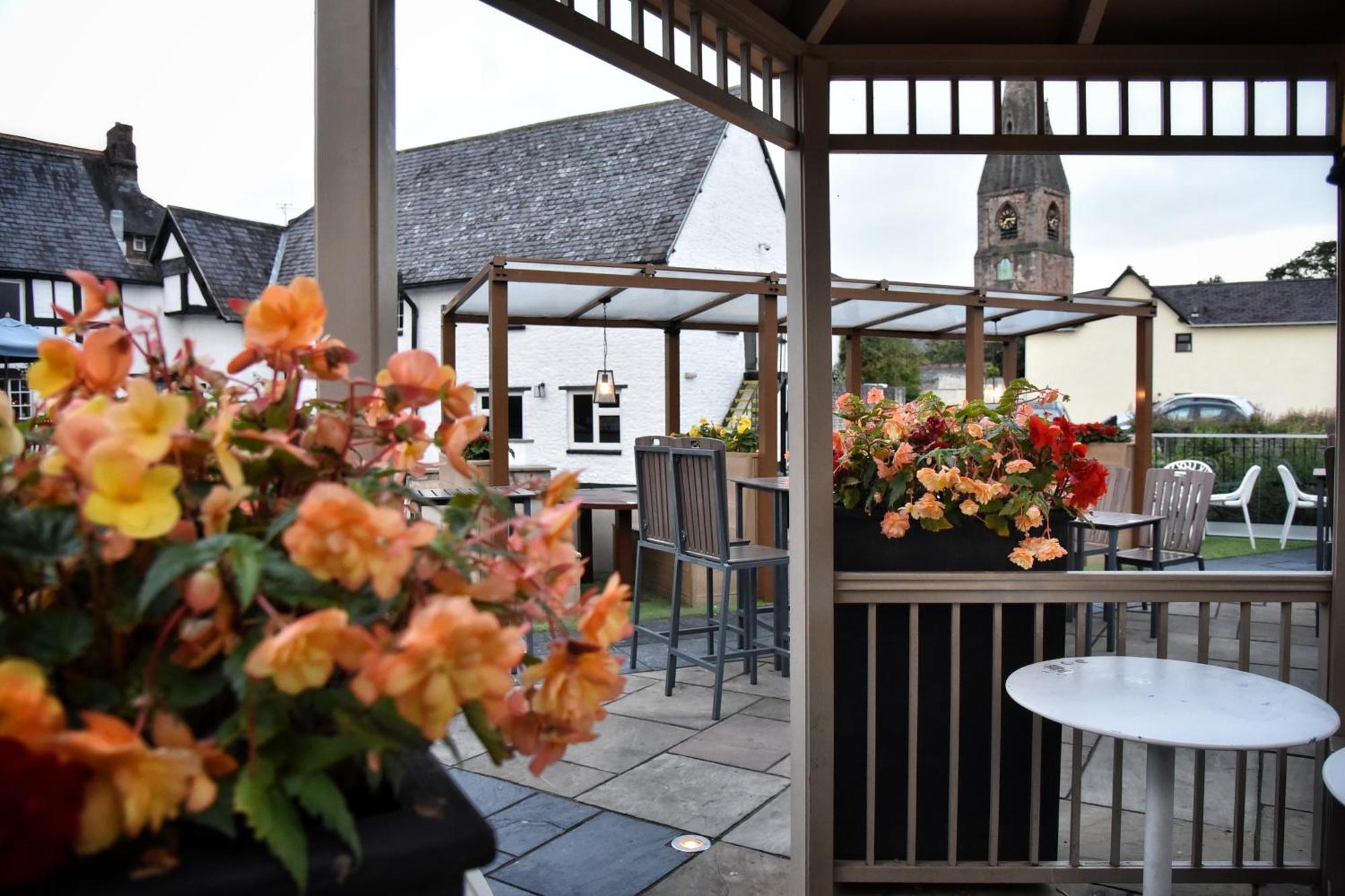 The Castle Hotel Wetherspoon Ruthin Exterior foto